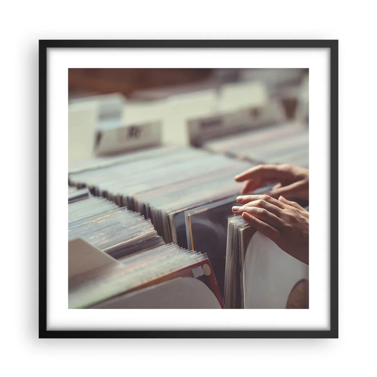 Poster în ramă neagră - În căutarea emoției - 50x50 cm