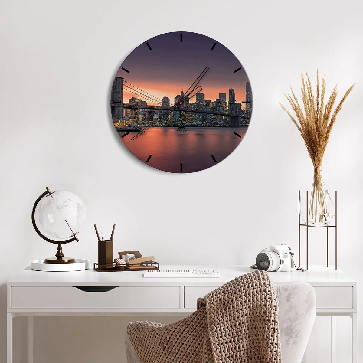Ceas de perete - Ceas pe sticlă - Panoramă a orașului cu podul la apus - 30x30cm - Scufundate în tăcerea liliachie - Decorațiune modernă pentru perete pentru living, bucătărie și dormitor ARTTOR