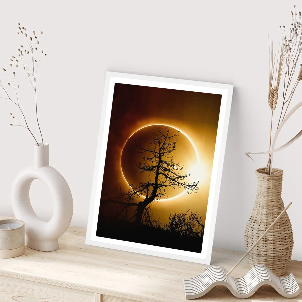 Poster în ramă albă - Eclipsă totală - 70x100 cm