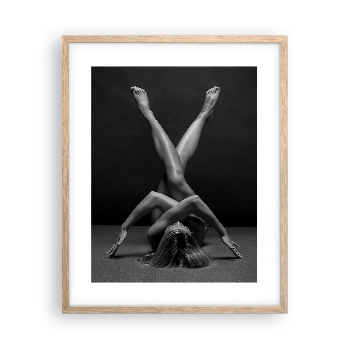 Poster în ramă de stejar deschis - Geometria nudității - 40x50 cm
