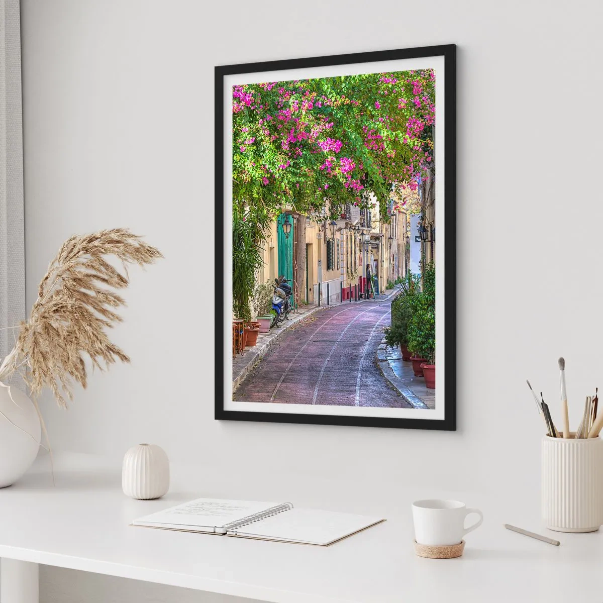 Poster în ramă neagră - Alee înfloritoare - 61x91 cm
