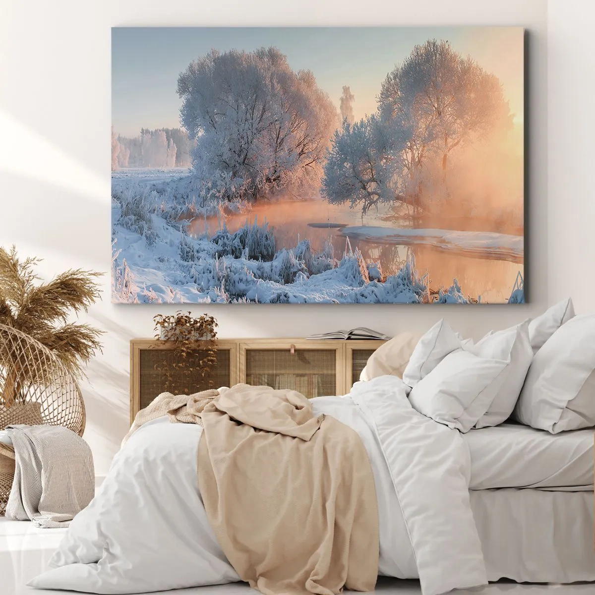 Tablou pe pânză Canvas - Peisaj de iarnă cu copaci acoperiți de zăpadă și un apus de soare - 70x50cm - Totul strălucește în cristal însorit - Decorațiune modernă pentru perete pentru living și dormitor ARTTOR