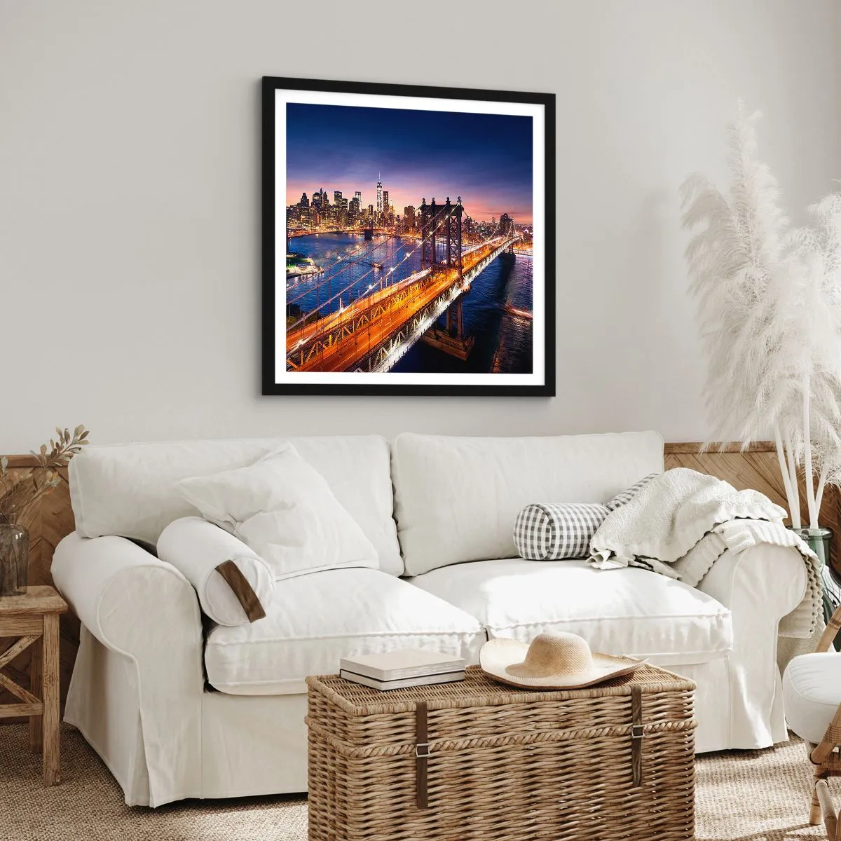 Poster în ramă neagră - Pe un pod luminos către inima orașului - 50x50 cm