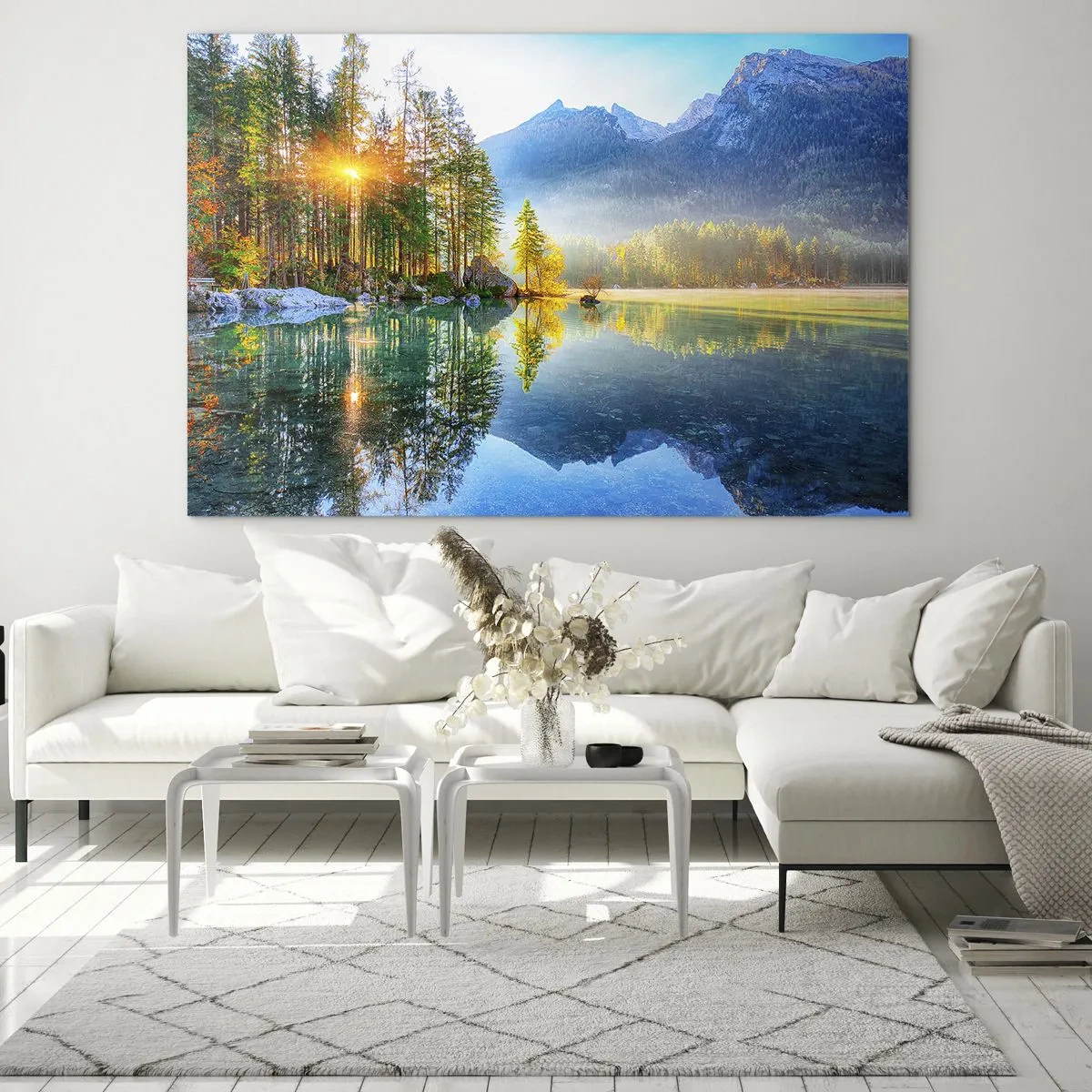 Tablou pe sticlă - Peisaj montan cu un lac și soarele de dimineață - 70x50cm - Maiestate și dulceață - Decorațiune modernă pentru perete pentru living și dormitor ARTTOR