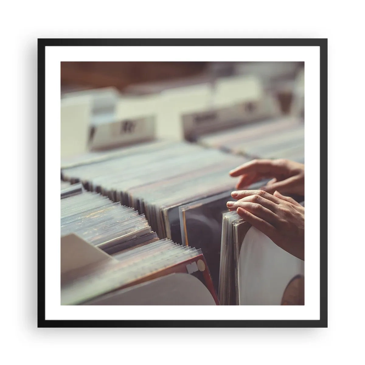 Poster în ramă neagră - În căutarea emoției - 60x60 cm