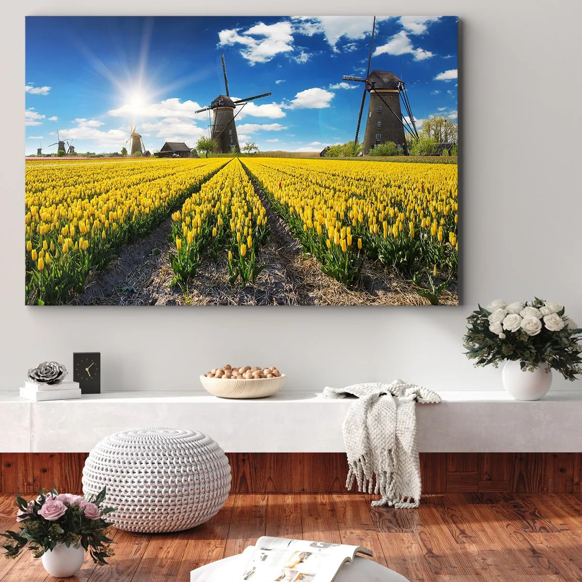 Tablou pe pânză Canvas - Un câmp de lalele galbene cu mori de vânt la orizont - 70x50cm - Olandez pe cât se poate - Decorațiune modernă pentru perete pentru living și dormitor ARTTOR