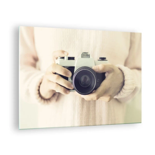 Tablou pe sticlă - O persoană care ține în mână un aparat foto clasic - 70x50cm - Pentru a vedea mai multe... - Decorațiune modernă pentru perete pentru living și dormitor ARTTOR