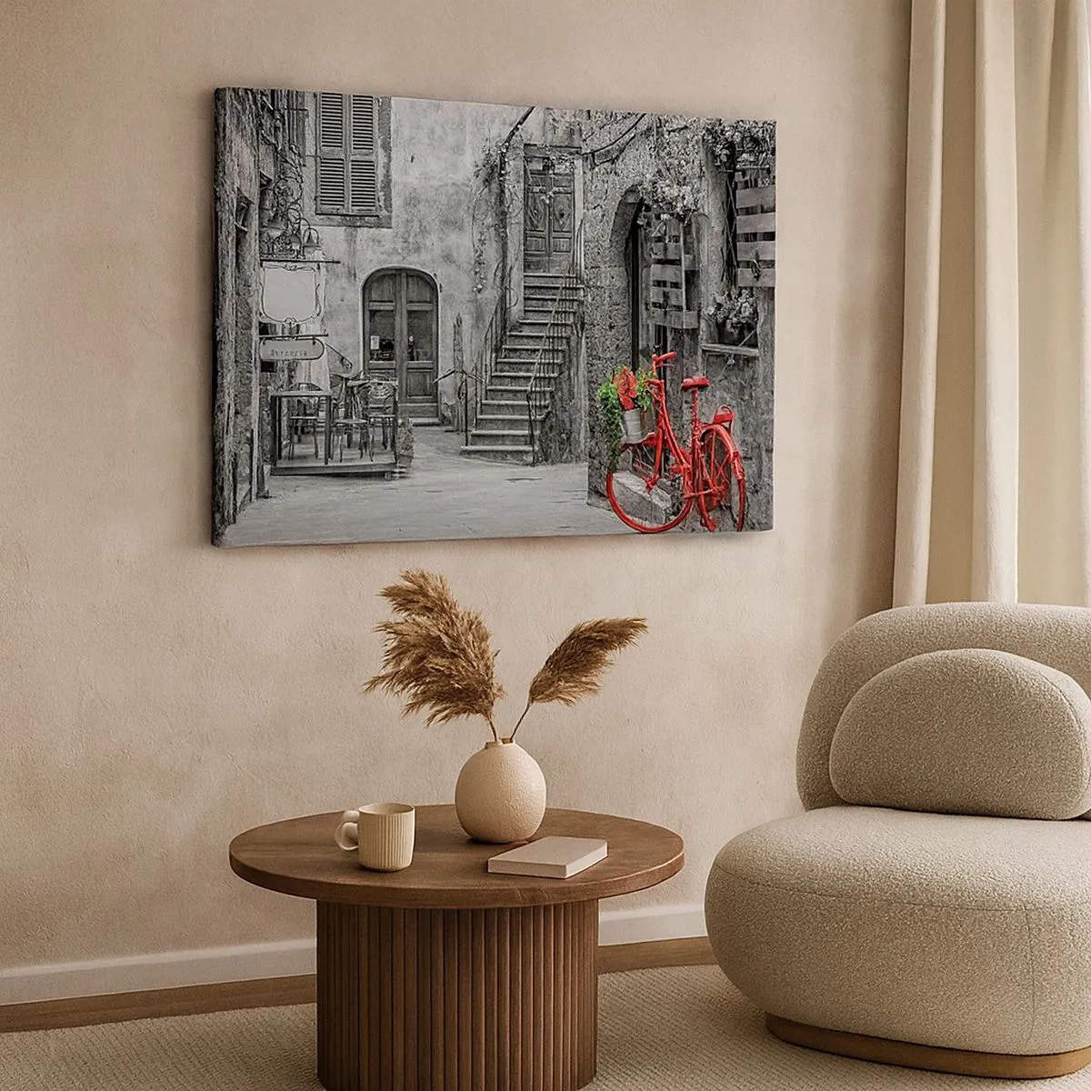 Tablou pe pânză Canvas - O bicicletă roșie pe o stradă alb-neagră - 70x50cm - Alee din Toscana - Decorațiune modernă pentru perete pentru living și dormitor ARTTOR