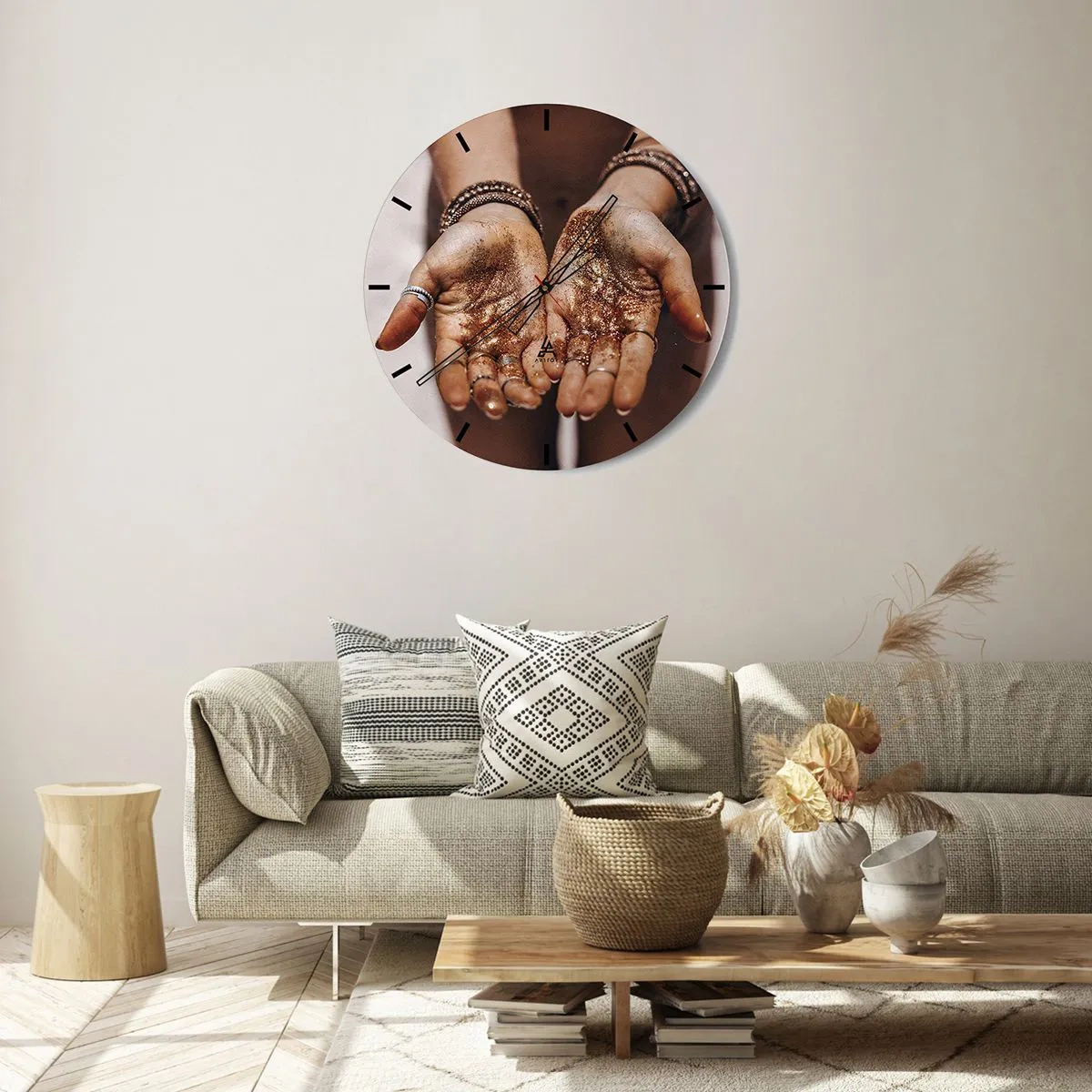 Ceas de perete - Ceas pe sticlă - Mâinile unei femei acoperite cu sclipici auriu - 30x30cm - Un cadou pentru tine - Decorațiune modernă pentru perete pentru living, bucătărie și dormitor ARTTOR