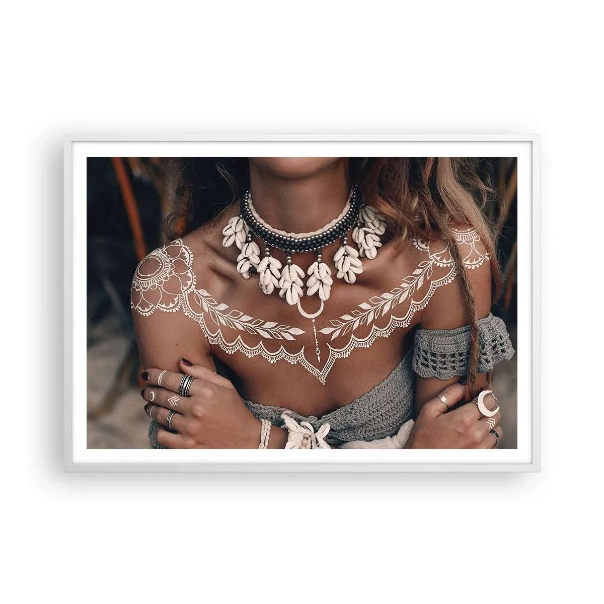 Poster în ramă albă - Talismanele, ritualurile feminității - 100x70 cm