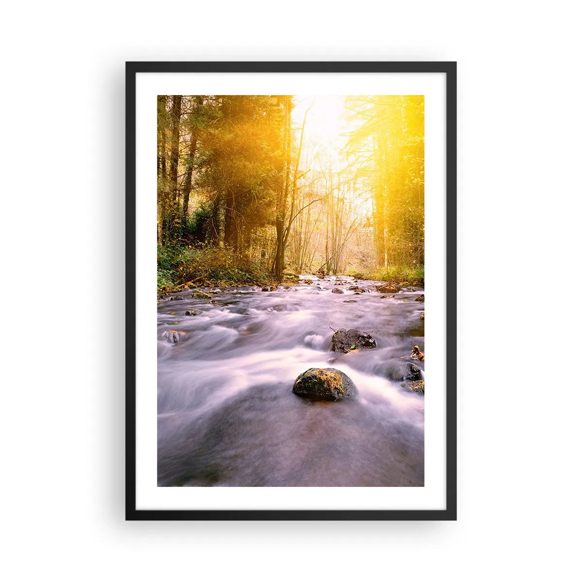 Poster în ramă neagră - Un pârâu în pădure, în lumina soarelui - 50x70cm - Malachit în rame de argint și aur - Decorațiune modernă pentru perete pentru living și dormitor ARTTOR