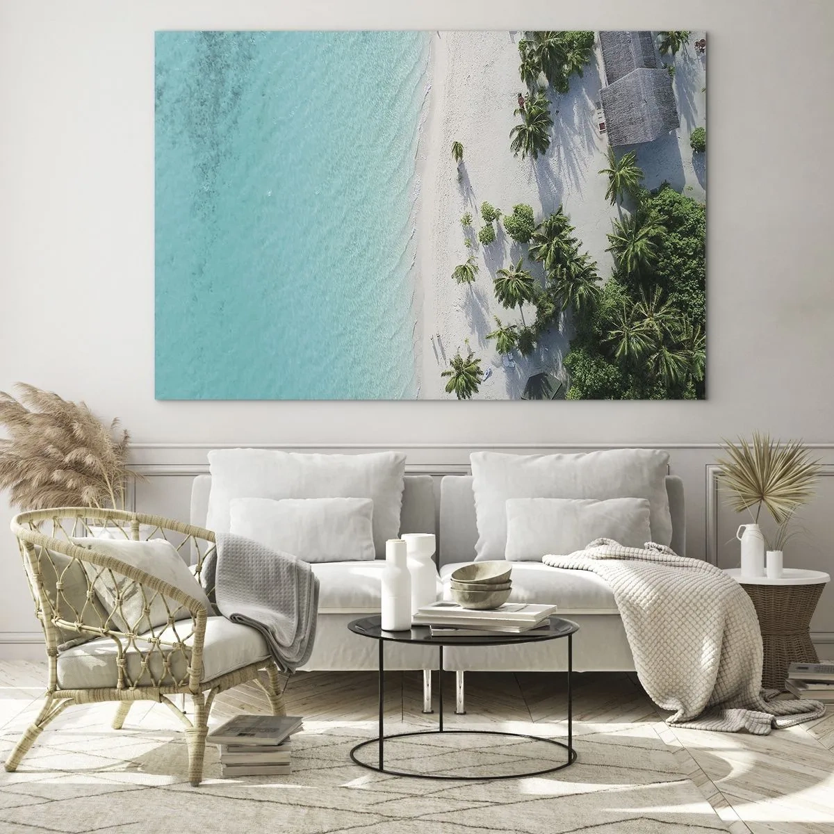 Tablou pe sticlă - O vedere de sus a unei plaje tropicale cu palmieri și o mare turcoaz - 70x50cm - Vacanță în paradis - Decorațiune modernă pentru perete pentru living și dormitor ARTTOR