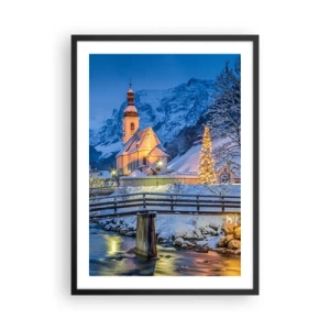 Poster în ramă neagră - O biserică într-un cadru de iarnă cu un brad de Crăciun și luminițe de sărbătoare - 50x70cm - Spiritul Crăciunului - Decorațiune modernă pentru perete pentru living și dormitor ARTTOR