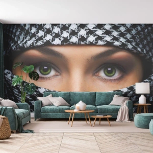 Tapet Premium Sand - Un portret al unei frumuseți cu ochii verzi - Femeie, Ochi, Cultură - 450x315 cm