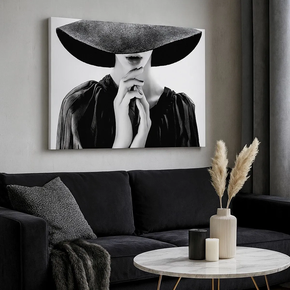 Tablou pe pânză Canvas - Femeie elegantă cu o pălărie mare în nuanțe de alb și negru - 70x50cm - Frumusețea ascunsă - Decorațiune modernă pentru perete pentru living și dormitor ARTTOR