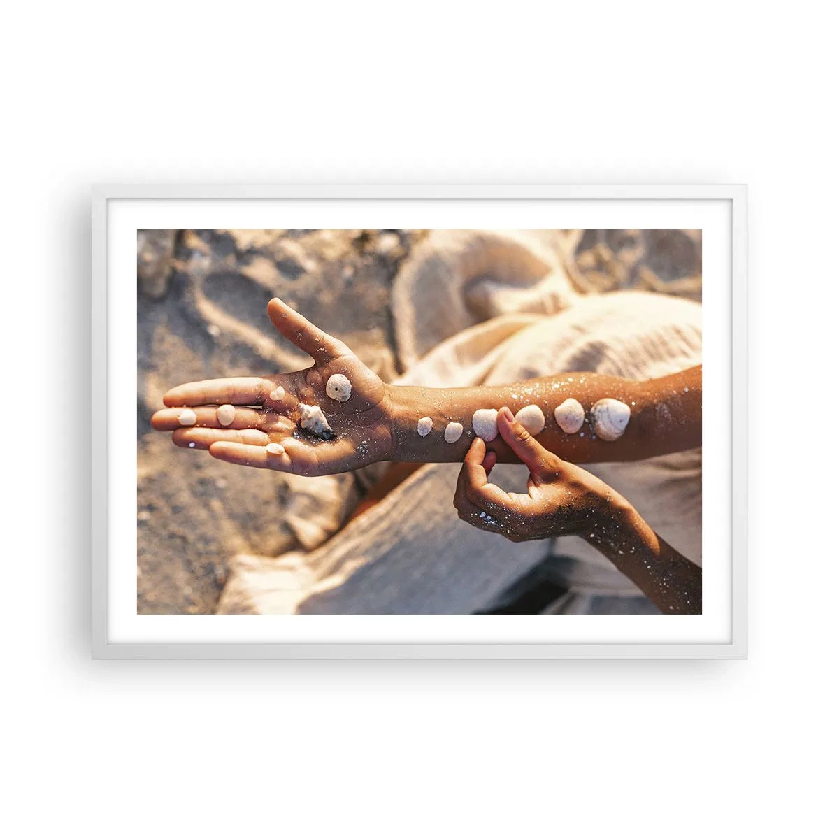 Poster în ramă albă - Frumusețe la îndemână - 70x50 cm