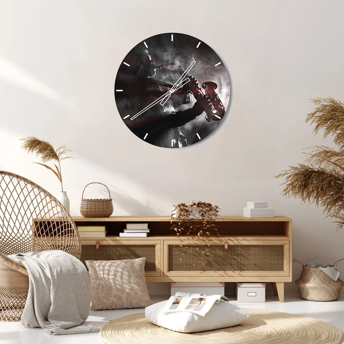 Ceas de perete - Ceas pe sticlă - Saxofonist în fum în stil alb-negru - 30x30cm - În aburul jazzului - Decorațiune modernă pentru perete pentru living, bucătărie și dormitor ARTTOR