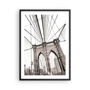 Poster în ramă neagră - Fotografie alb-negru a podului din perspectiva pasarelei pietonale. - 50x70cm - Catedrala din New York - Decorațiune modernă pentru perete pentru living și dormitor ARTTOR