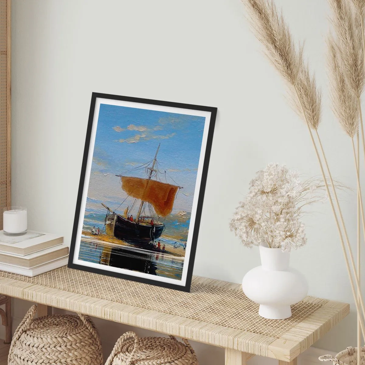 Poster în ramă neagră - O barcă cu pânze tradițională la țărm cu reflexia sa în apă - 50x70cm - Apă, pământ, aer - Decorațiune modernă pentru perete pentru living și dormitor ARTTOR