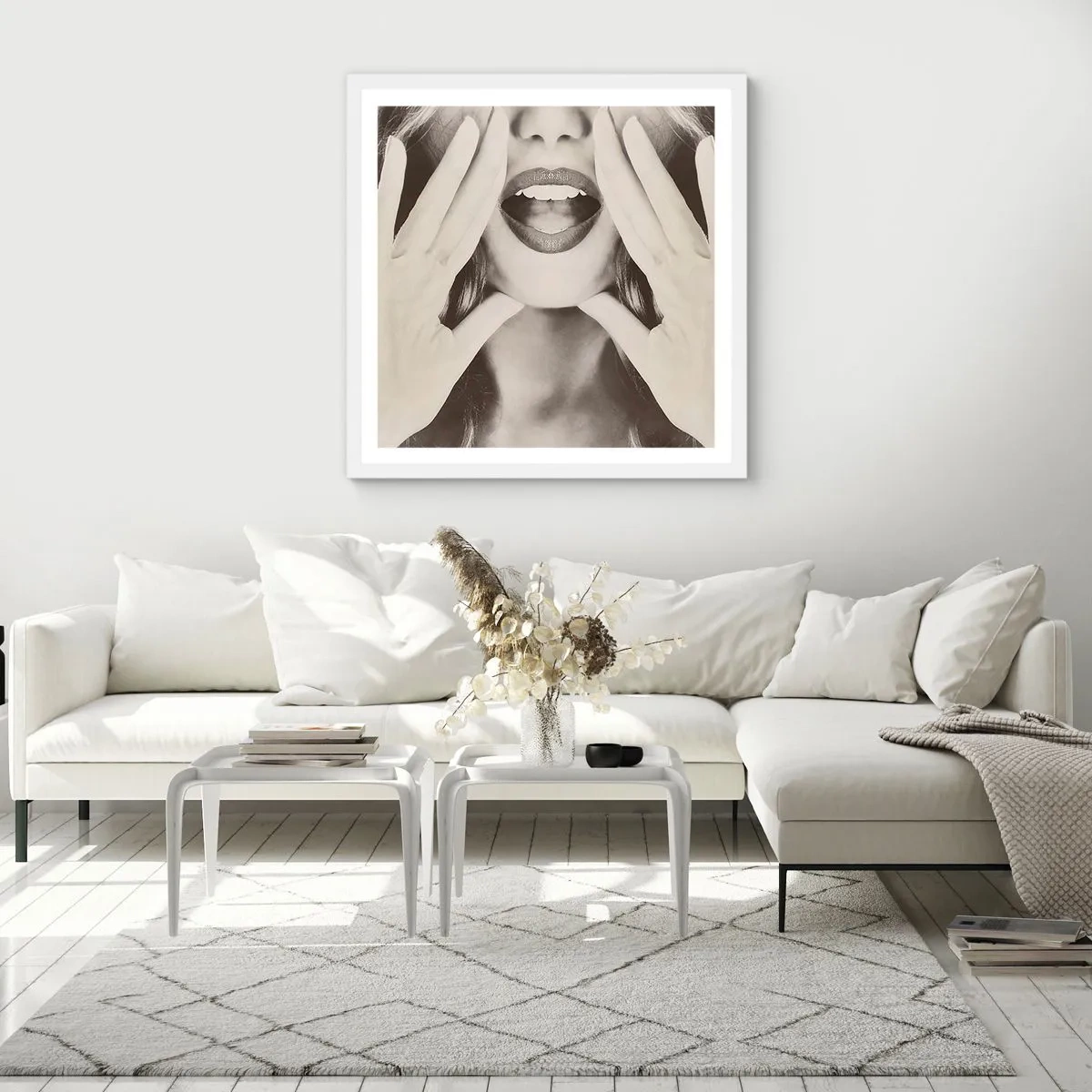 Poster în ramă albă - Vin imediat! - 60x60 cm