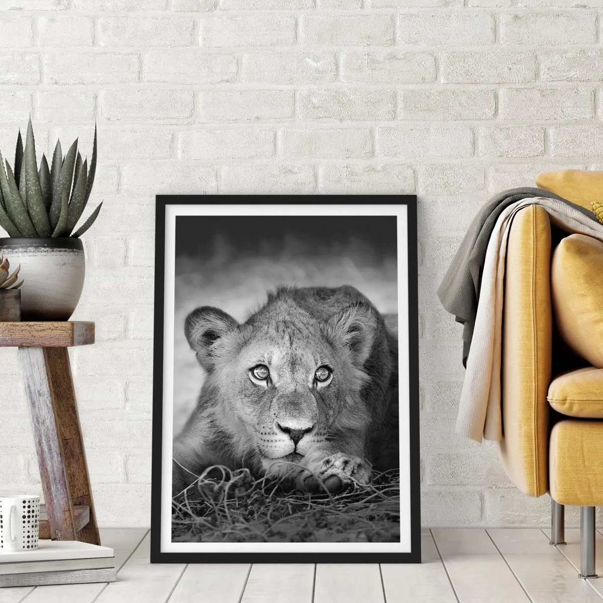 Poster în ramă neagră - Pisicuța regală - 70x100 cm