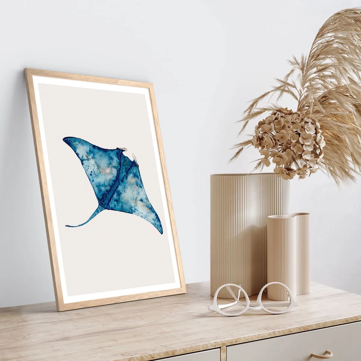 Poster în ramă de stejar deschis - Viața în albastru - 50x70 cm
