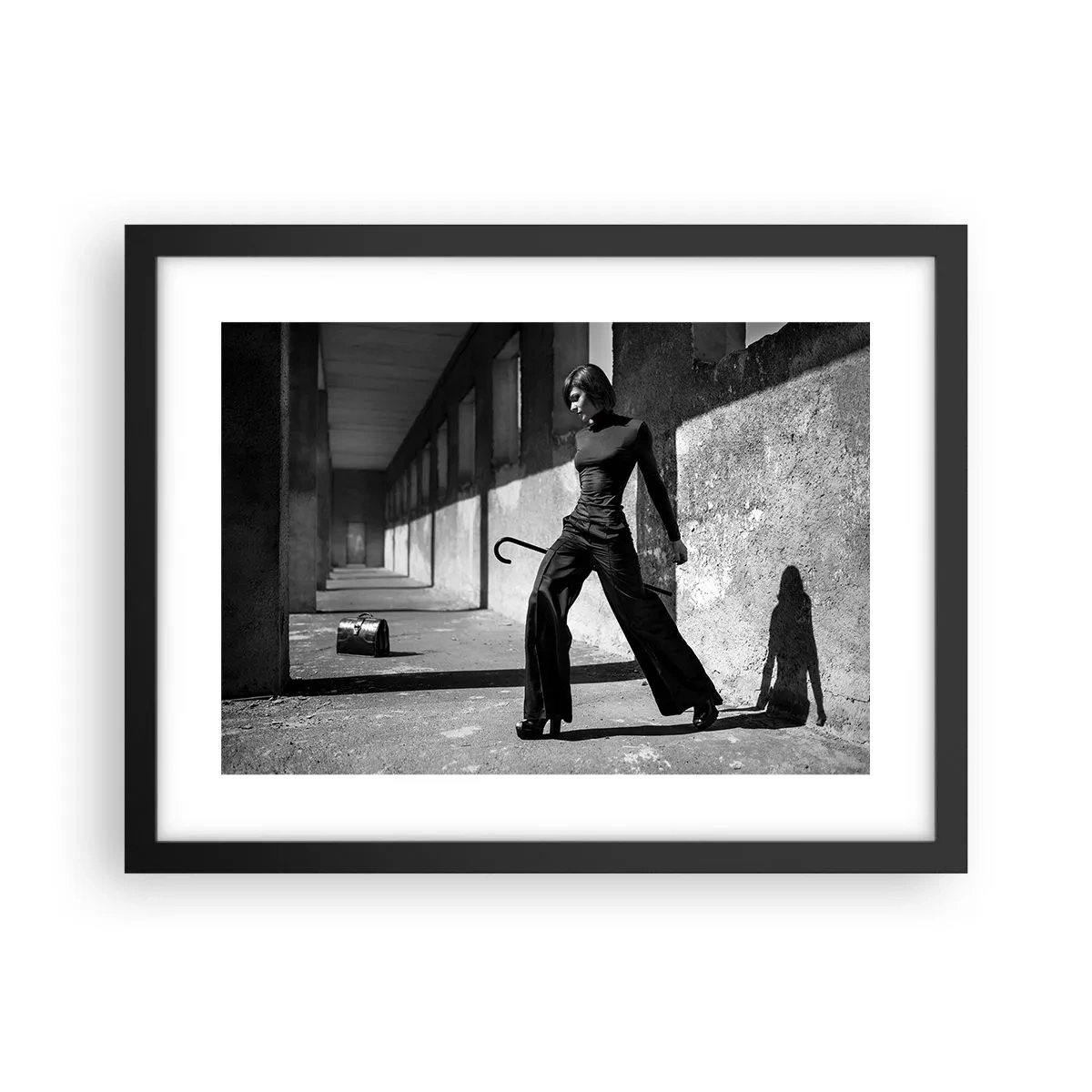 Poster în ramă neagră -  Eleganță urbană - 40x30 cm