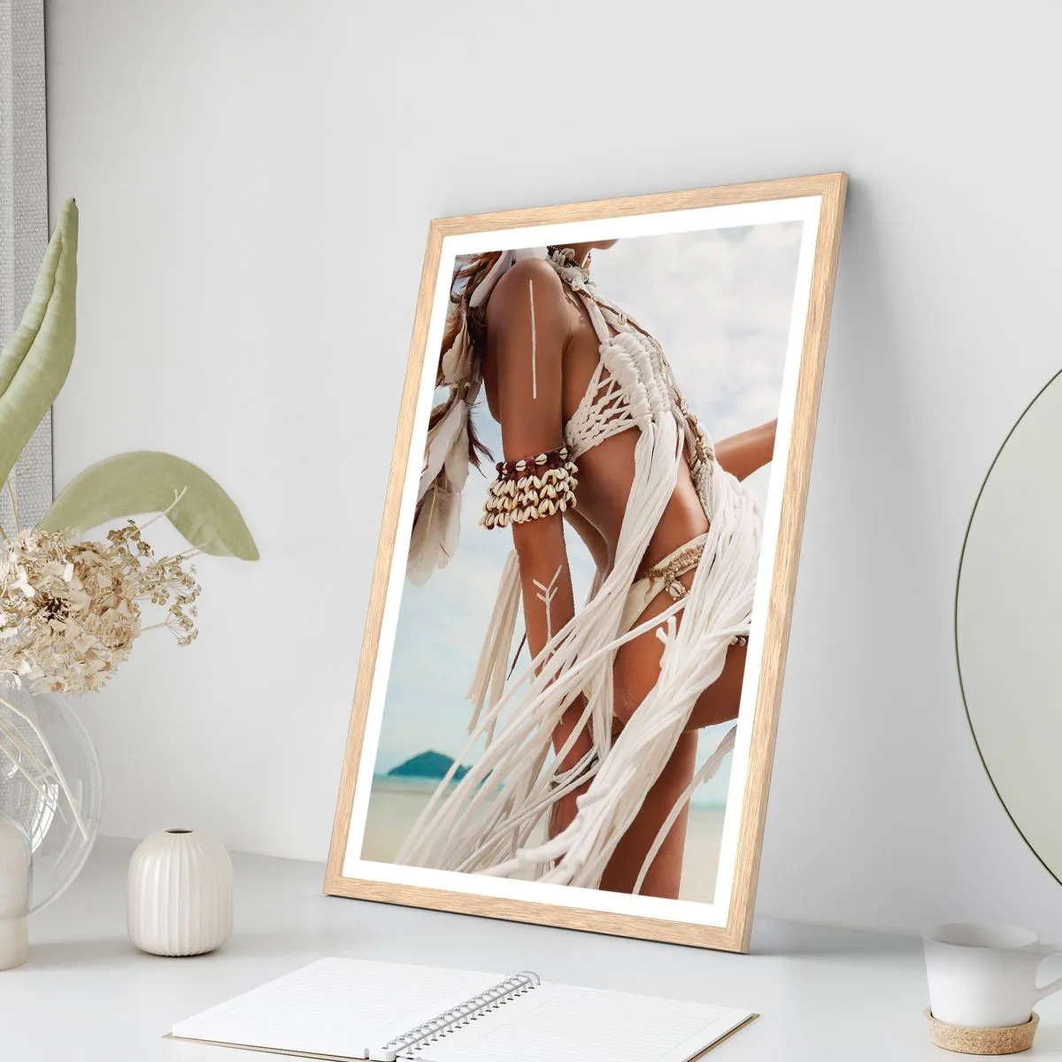 Poster în ramă de stejar deschis - Preoteasa Soarelui - 30x40 cm