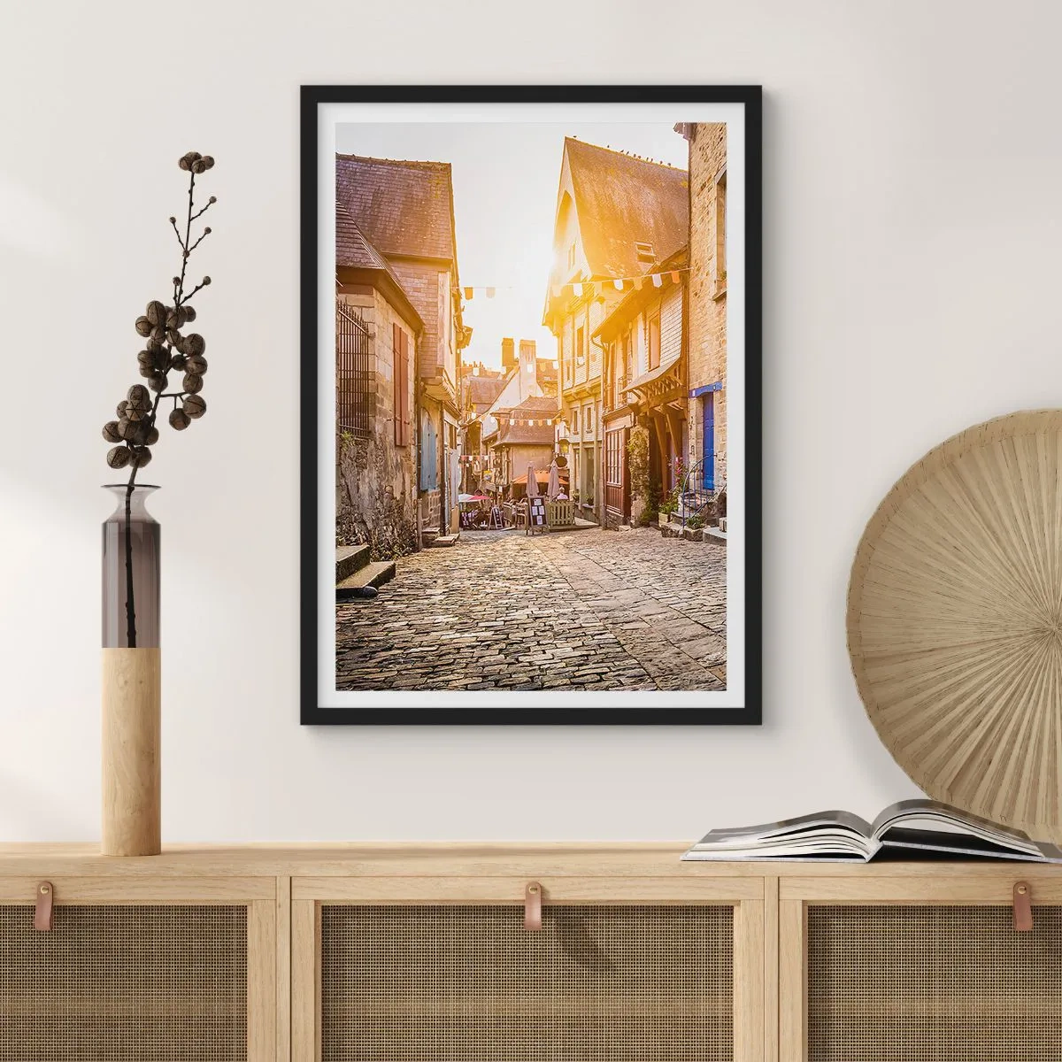 Poster în ramă neagră - Fantoma albă a orașului - 40x50 cm