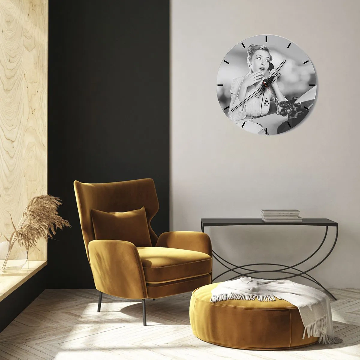 Ceas de perete - Ceas pe sticlă - Femeie cu un telefon retro la o mașină de scris - 30x30cm - Bună ziua, suntem în anii '50. - Decorațiune modernă pentru perete pentru living, bucătărie și dormitor ARTTOR