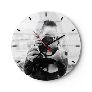 Ceas de perete - Ceas pe sticlă - Femeie cu un aparat foto într-o expunere dublă artistică - 30x30cm - Creator și material - Decorațiune modernă pentru perete pentru living, bucătărie și dormitor ARTTOR
