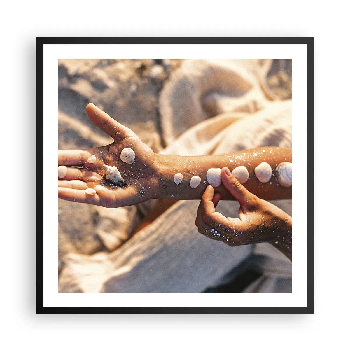 Poster în ramă neagră - Frumusețe la îndemână - 60x60 cm