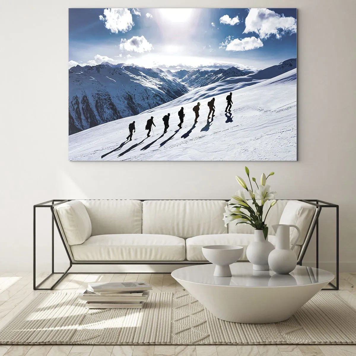 Tablou pe sticlă - Alpinism în grup pe o pantă acoperită de zăpadă în munți - 70x50cm - Echipa câștigătoare - Decorațiune modernă pentru perete pentru living și dormitor ARTTOR