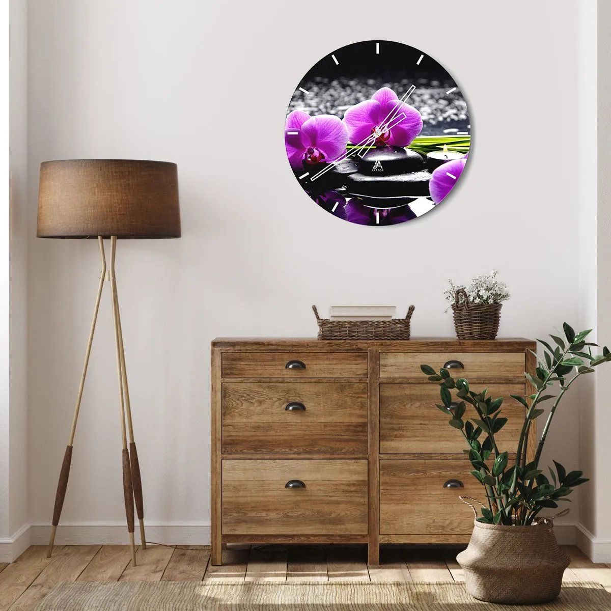 Ceas de perete - Ceas pe sticlă - Orhidee violete cu pietre și o lumânare pe apă - 30x30cm - Să te scufunzi în pace și liniște - Decorațiune modernă pentru perete pentru living, bucătărie și dormitor ARTTOR