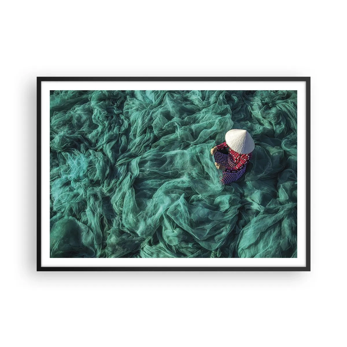 Poster în ramă neagră - Într-o mare de rețea - 100x70 cm