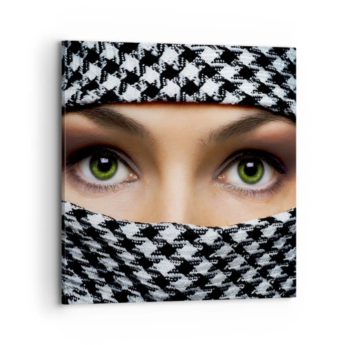 Tablou pe pânză - Un portret al unei frumuseți cu ochii verzi - 70x70 cm
