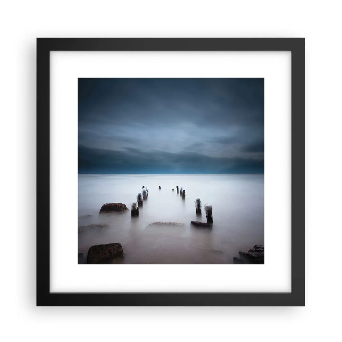 Poster în ramă neagră - Un lac în ceața calmă - 30x30 cm
