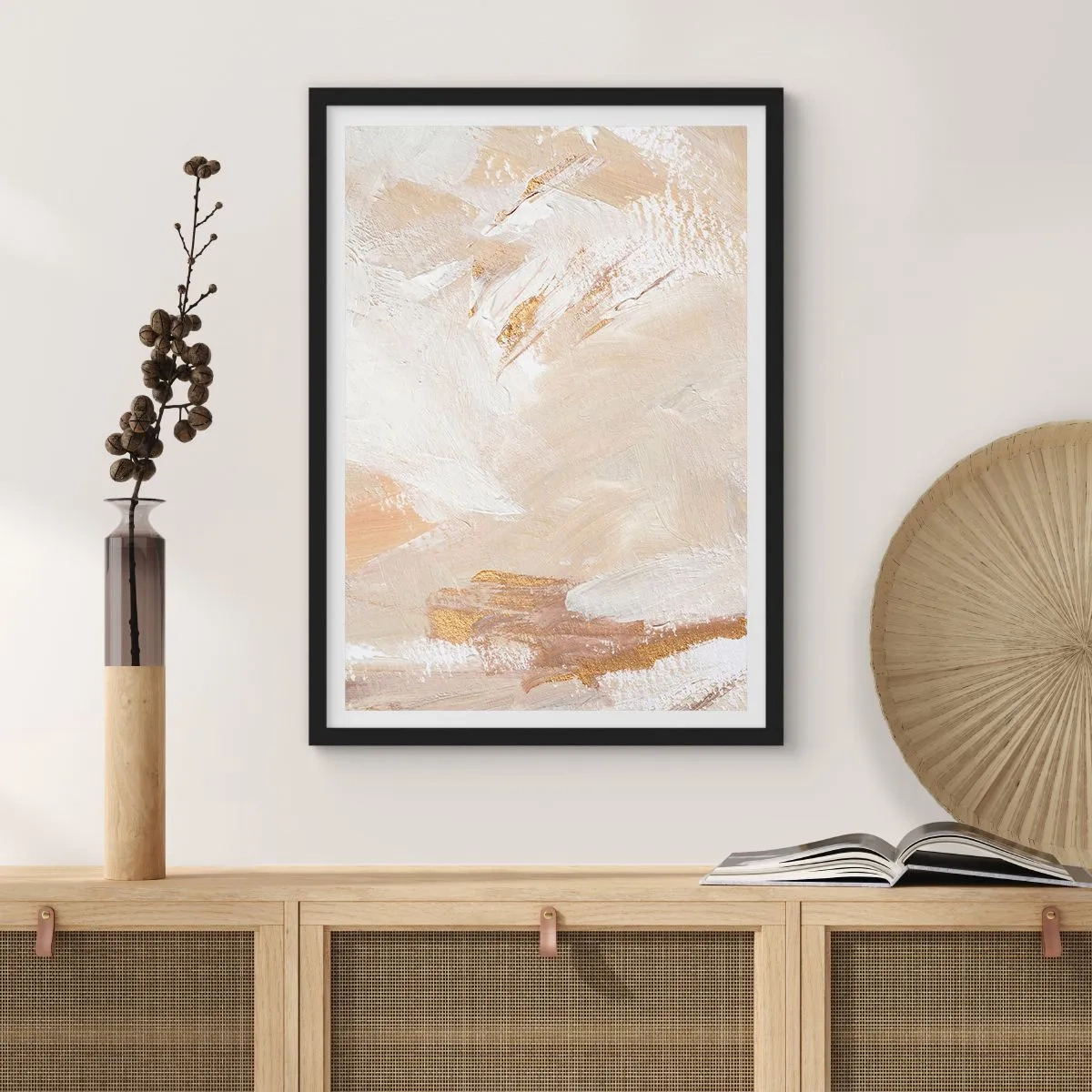 Poster în ramă neagră - Pensule abstracte în bej și auriu - 50x70cm - Compoziție pastel - Decorațiune modernă pentru perete pentru living și dormitor ARTTOR