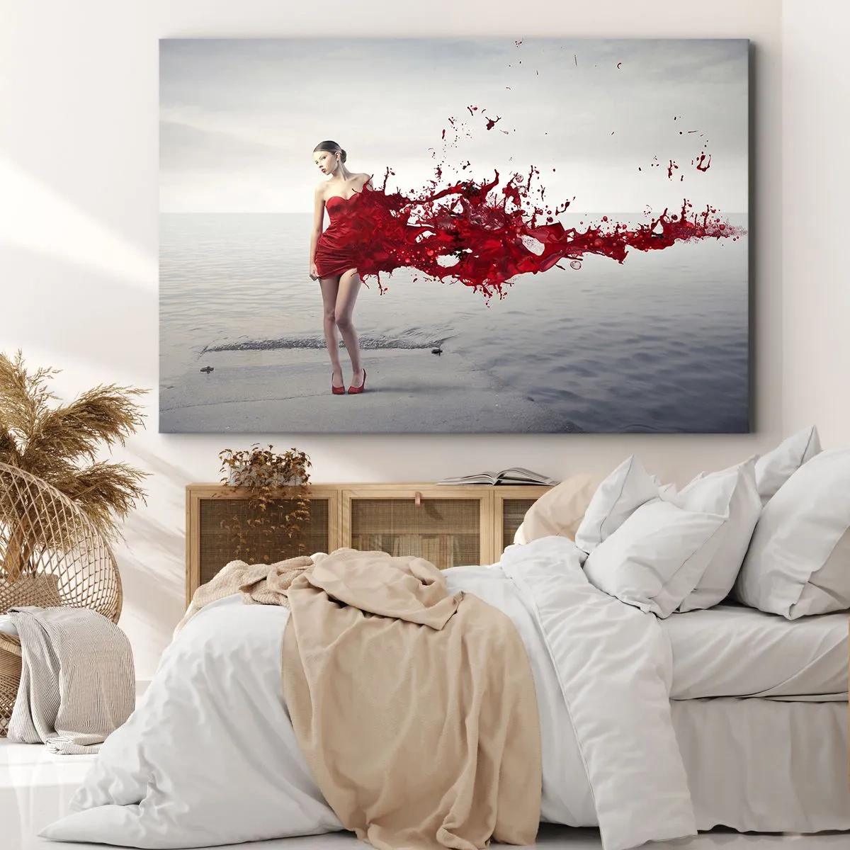 Tablou pe pânză Canvas - O femeie într-o rochie roșie într-o compoziție artistică lângă apă - 70x50cm - Pasională ca și stacojiul - Decorațiune modernă pentru perete pentru living și dormitor ARTTOR