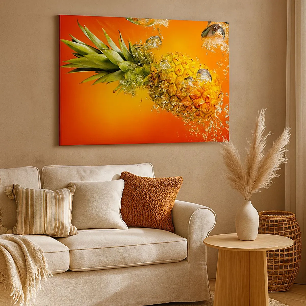 Tablou pe pânză Canvas - Un ananas scufundat în apă pe un fundal gradient portocaliu. - 70x50cm - Prospețime suculentă tropicală - Decorațiune modernă pentru perete pentru living și dormitor ARTTOR