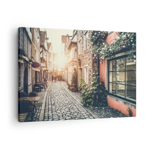 Tablou pe pânză Canvas - O stradă fermecătoare cu pavaj de piatră și flori - 70x50cm - Străduță în splendoare roz - Decorațiune modernă pentru perete pentru living și dormitor ARTTOR