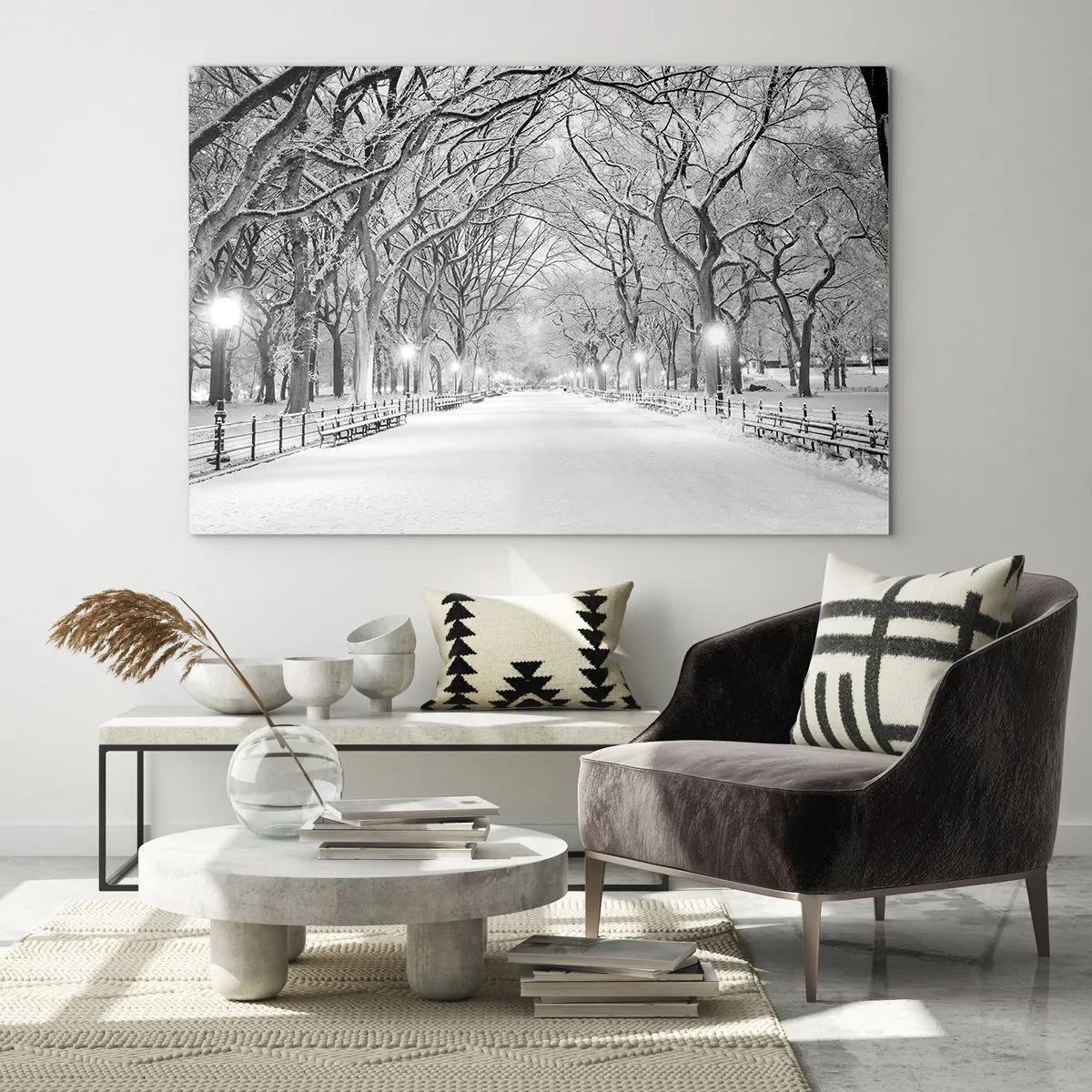 Tablou pe sticlă - Alee de copaci de iarnă în parc cu lumini și zăpadă - 70x50cm - Cele patru anotimpuri – iarna - Decorațiune modernă pentru perete pentru living și dormitor ARTTOR