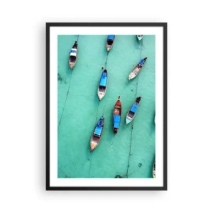 Poster în ramă neagră - O vedere de sus a bărcilor de pescuit pe apa turcoaz - 50x70cm - În așteptare - Decorațiune modernă pentru perete pentru living și dormitor ARTTOR