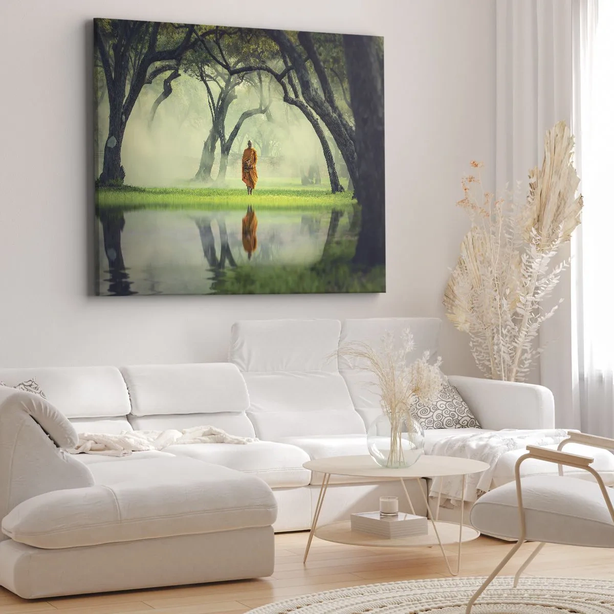 Tablou pe pânză Canvas - Un călugăr într-o robă portocalie într-o pădure cu un fundal încețoșat și reflexie în apă. - 70x50cm - Pe drumul spre iluminare - Decorațiune modernă pentru perete pentru living și dormitor ARTTOR