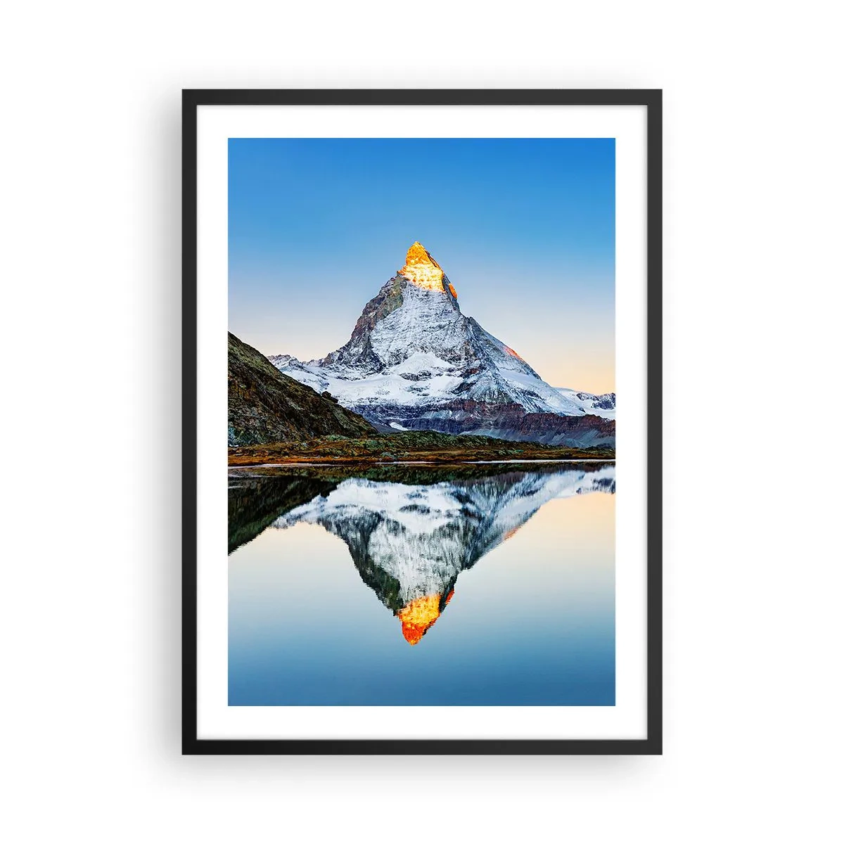 Poster în ramă neagră - Un munte cu un vârf acoperit de zăpadă reflectat într-un lac - 50x70cm - Două lumi - Decorațiune modernă pentru perete pentru living și dormitor ARTTOR