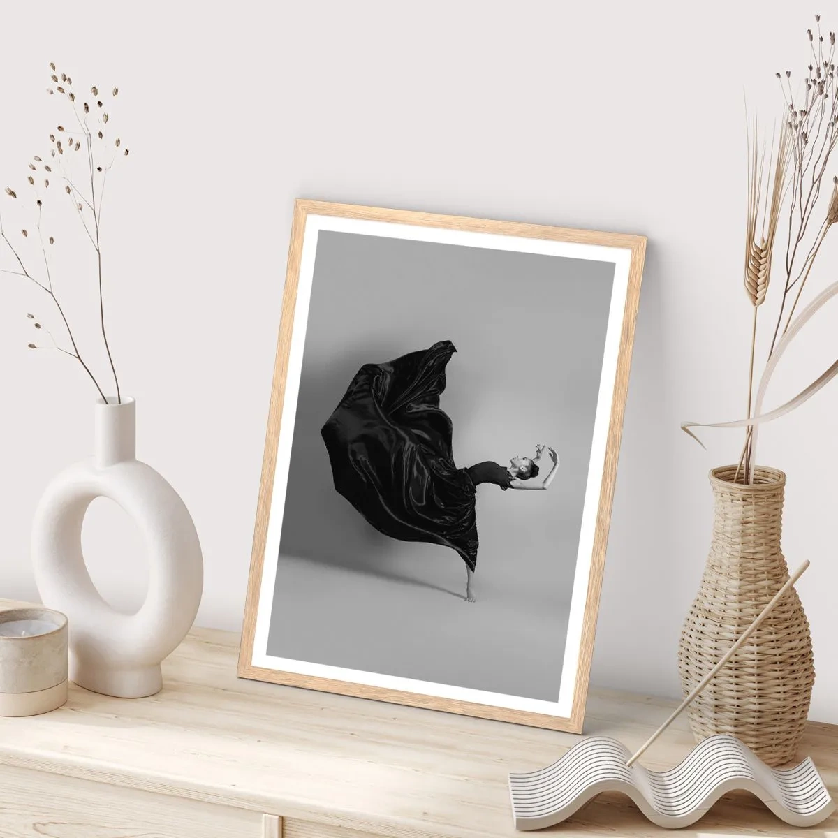 Poster în ramă de stejar deschis - Înaripată de muzică - 50x70 cm