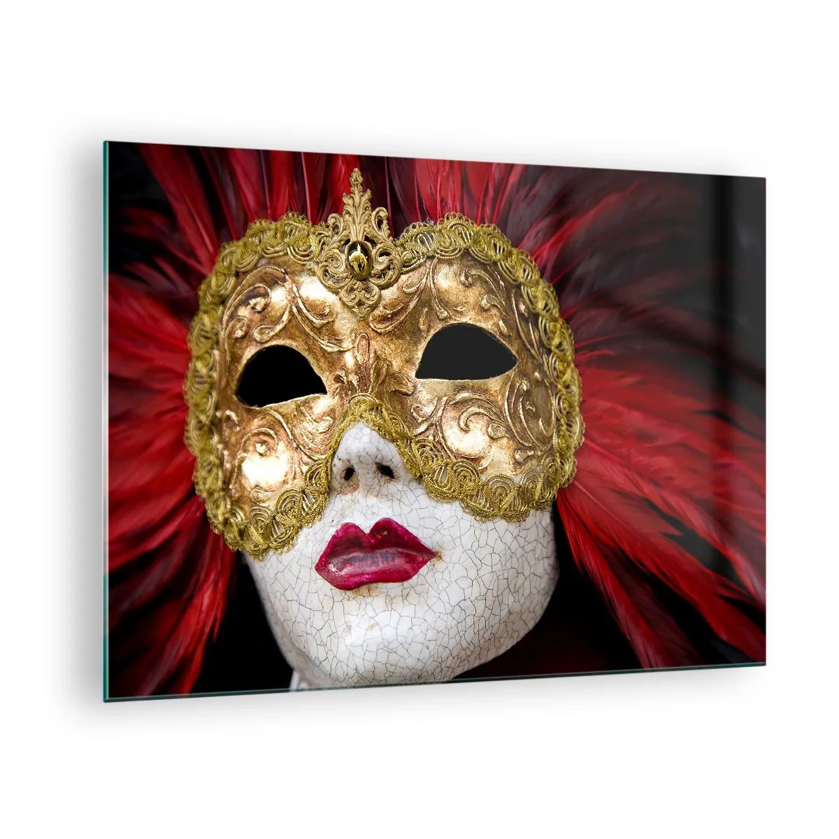 Tablou pe sticlă - Mască de carnaval aurie cu pene roșii - 70x50cm - Promisiunea unei aventuri de carnaval - Decorațiune modernă pentru perete pentru living și dormitor ARTTOR