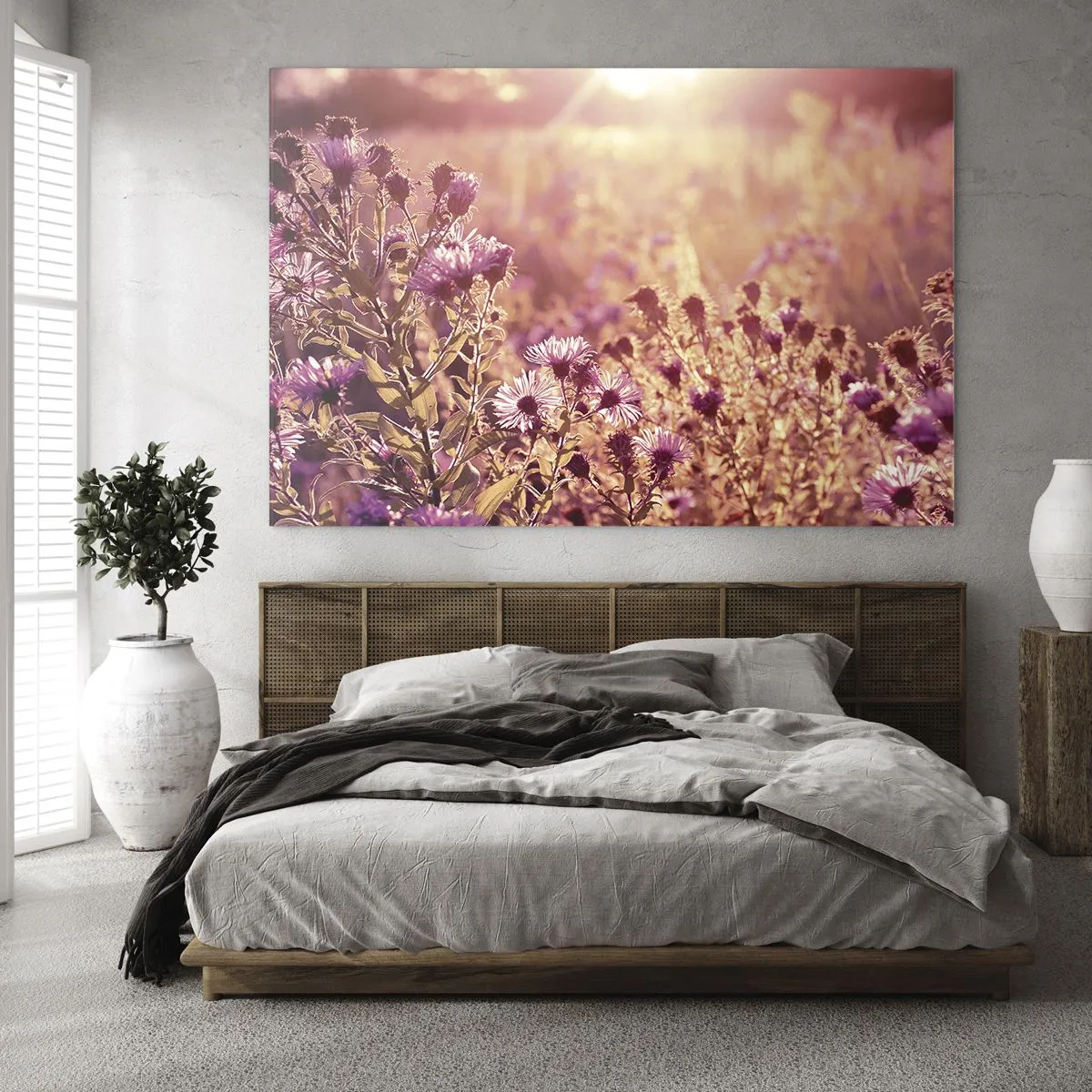 Tablou pe sticlă - Flori mov în pajiște în lumina soarelui care apune - 70x50cm - Înainte ca vara să plece - Decorațiune modernă pentru perete pentru living și dormitor ARTTOR