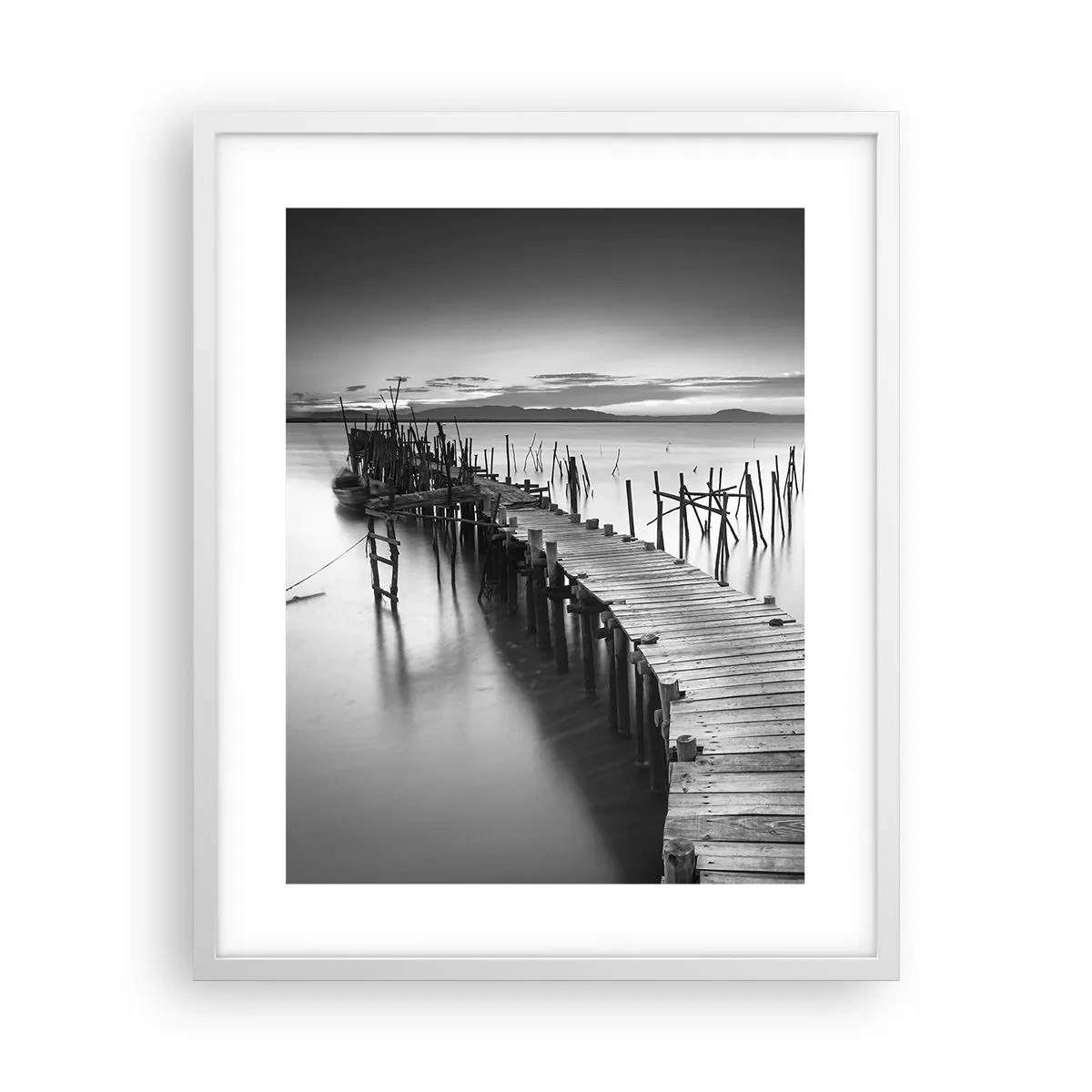 Poster în ramă albă - Liniștea unui țărm uitat - 40x50 cm