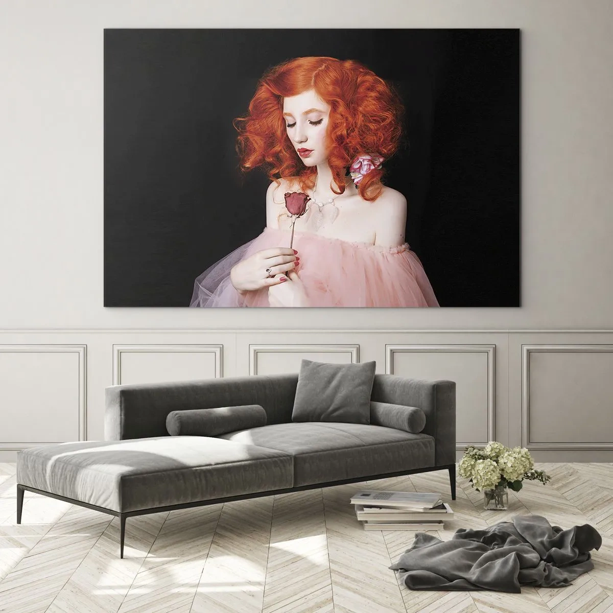 Tablou pe sticlă - Portretul unei femei cu părul roșu și un trandafir pe un fundal întunecat - 70x50cm - În stil baroc - Decorațiune modernă pentru perete pentru living și dormitor ARTTOR
